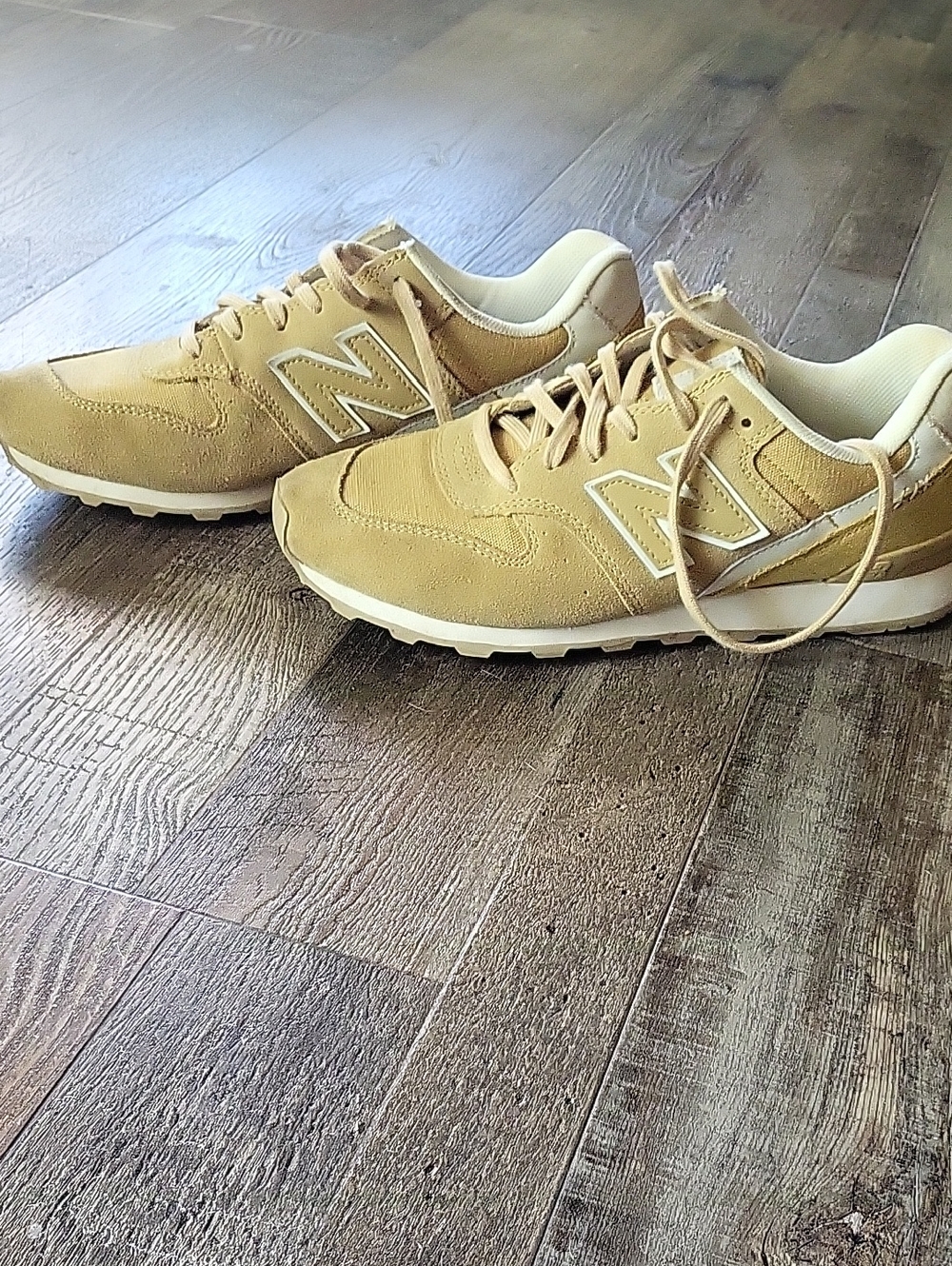 New Balance Suede Sneakers - Light Yellow
